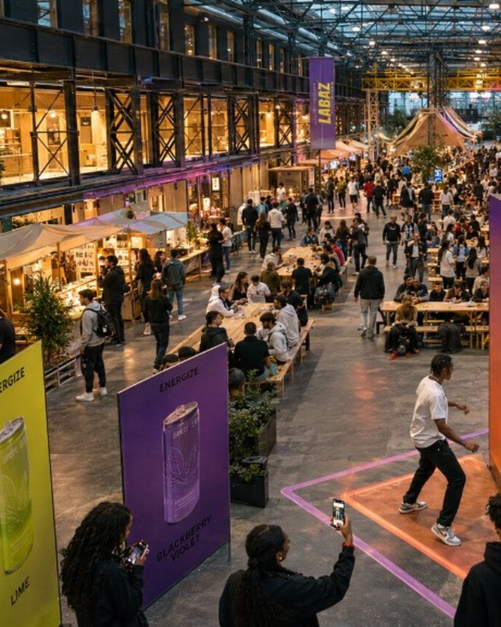 Un danseur sur la piste lumineuse DANC·R au festival LabaZ, filmé par le public